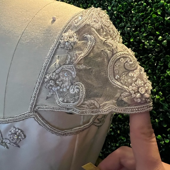 Wedding gown NWOT - Picture 12 of 12